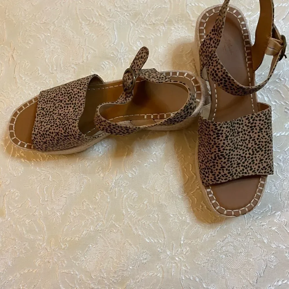 Universal Thread Morgan leopard print  sandals